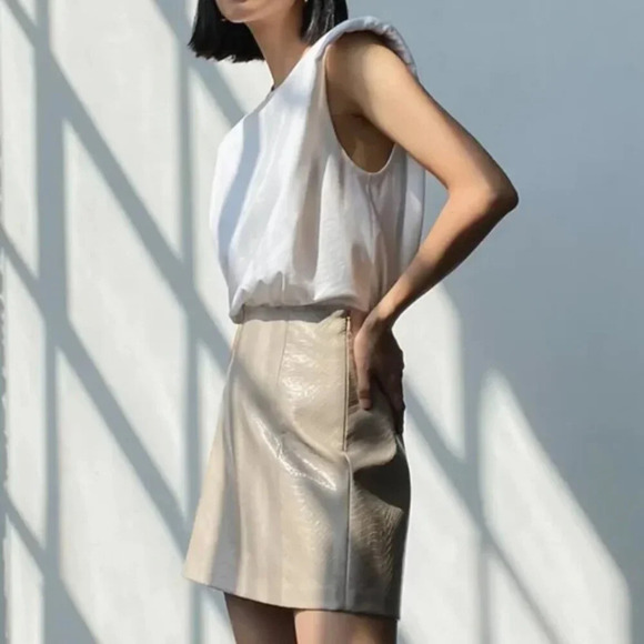 Aritzia Babaton Modern Vegan Leather Croc Embossed Mini Skirt Beige Size 0 - Picture 13 of 13